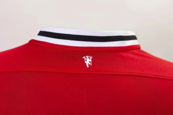 2011/12 Manchester United Retro Jersey Home - Image 8