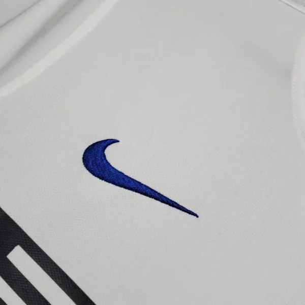 2010/11 Inter Milan Retro Jersey Away - Image 4