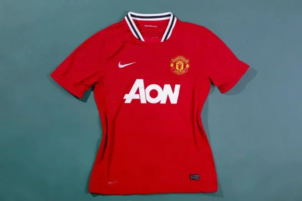 2011/12 Manchester United Retro Jersey Home - Image 5