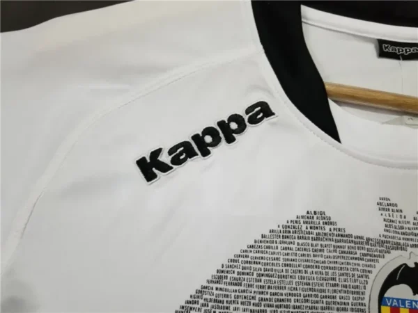 2009/10 Valencia Retro Jersey Home - Image 4