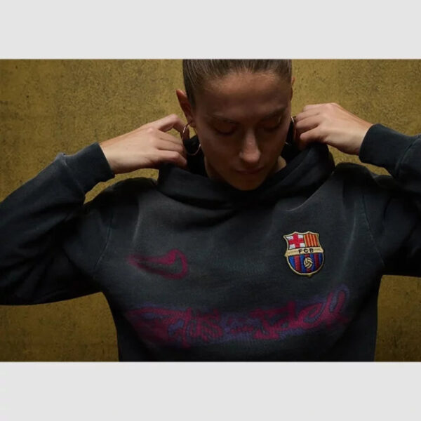Travis Scott Barcelona Hoodie Unisex - Image 3