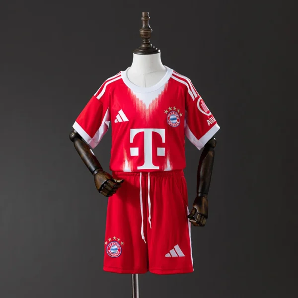 2526 kids Bayern Munich home
