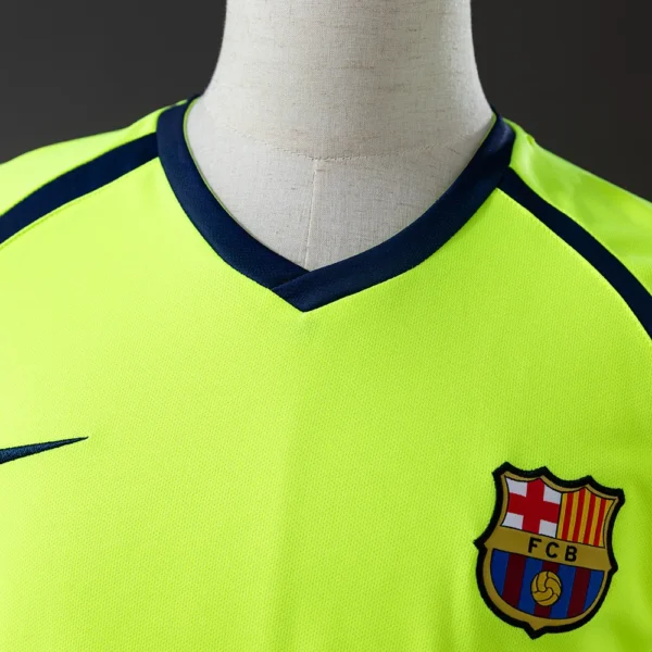 Retro Barcelona 05/06 Away S-XXL - Image 6