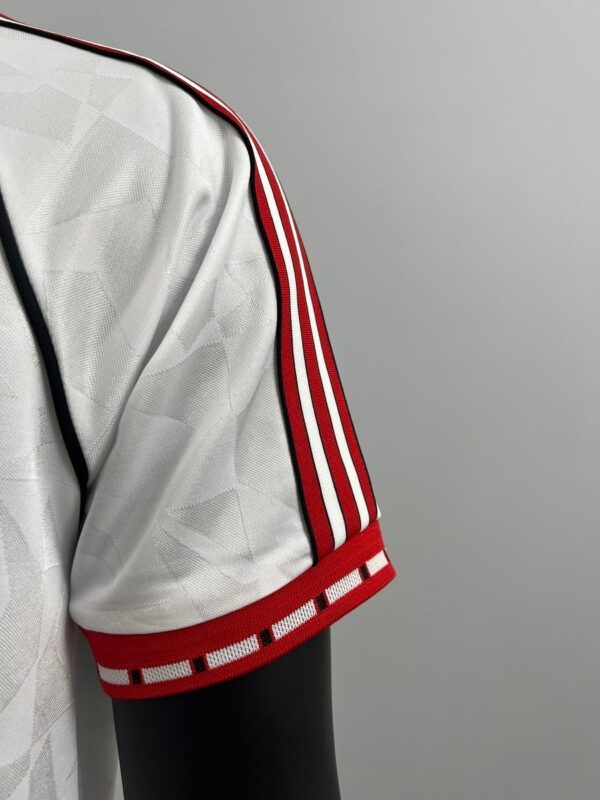Retro Manchester United1991 Away - Image 7